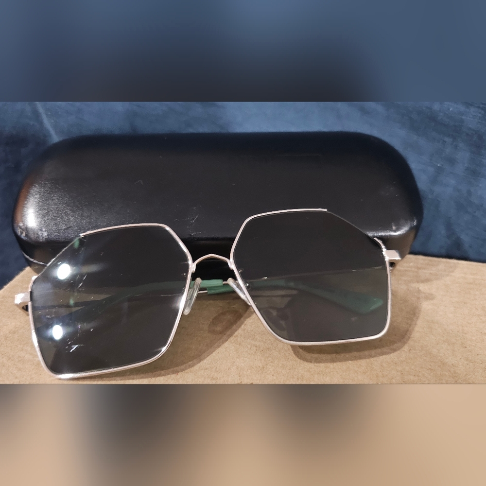 Alexander Mcqueen McQ MQ0258S Women Sunglasses Black Smoke Lenses 58-16-145 Used
